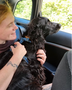 Kathrine og hendes hund Otto