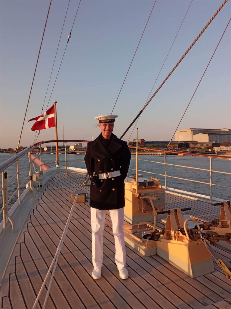 Victoria Skjoldan ude at sejle på kongeskibet