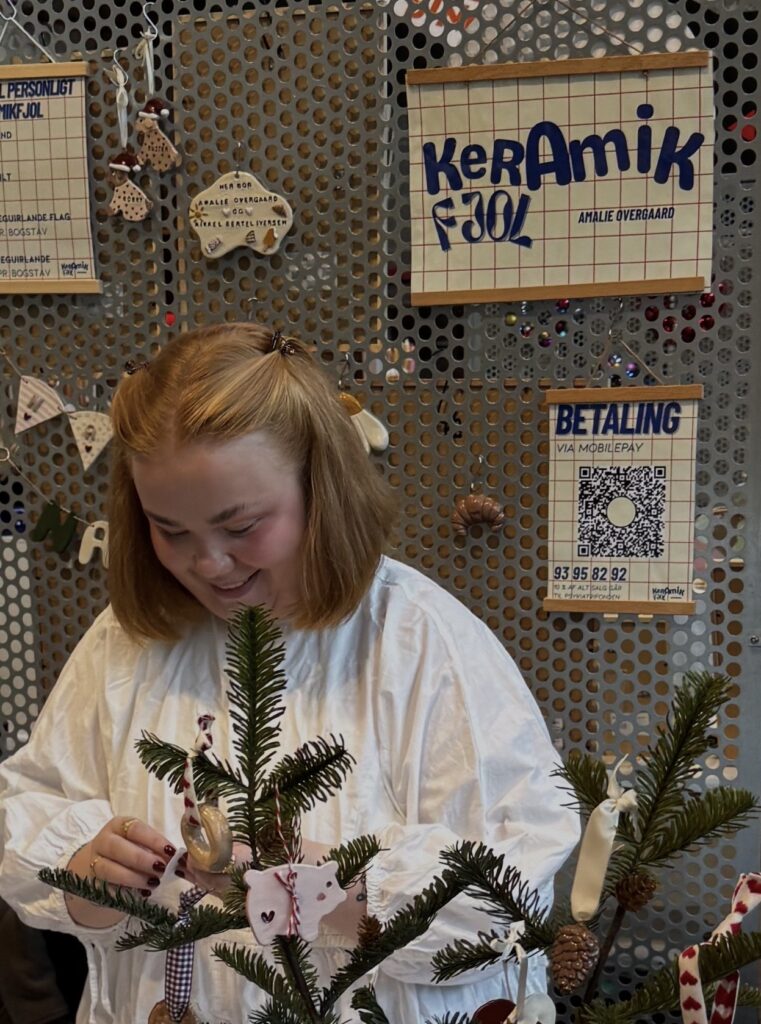 Amalie Overgaard med sin hobbyvirksomhed "Keramik Fjol"